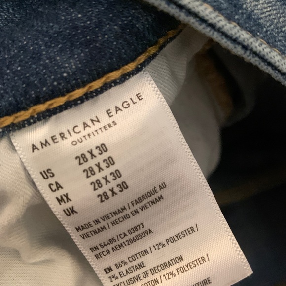 American Eagle medium wash mom jeans - Picture 3 of 3